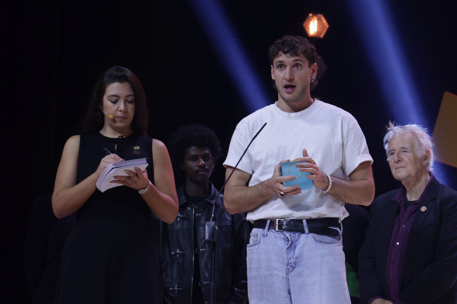 El director y actor Jákob Ladányi recibió la Espiga de Oro por su cortometraje 'Living Stone'.