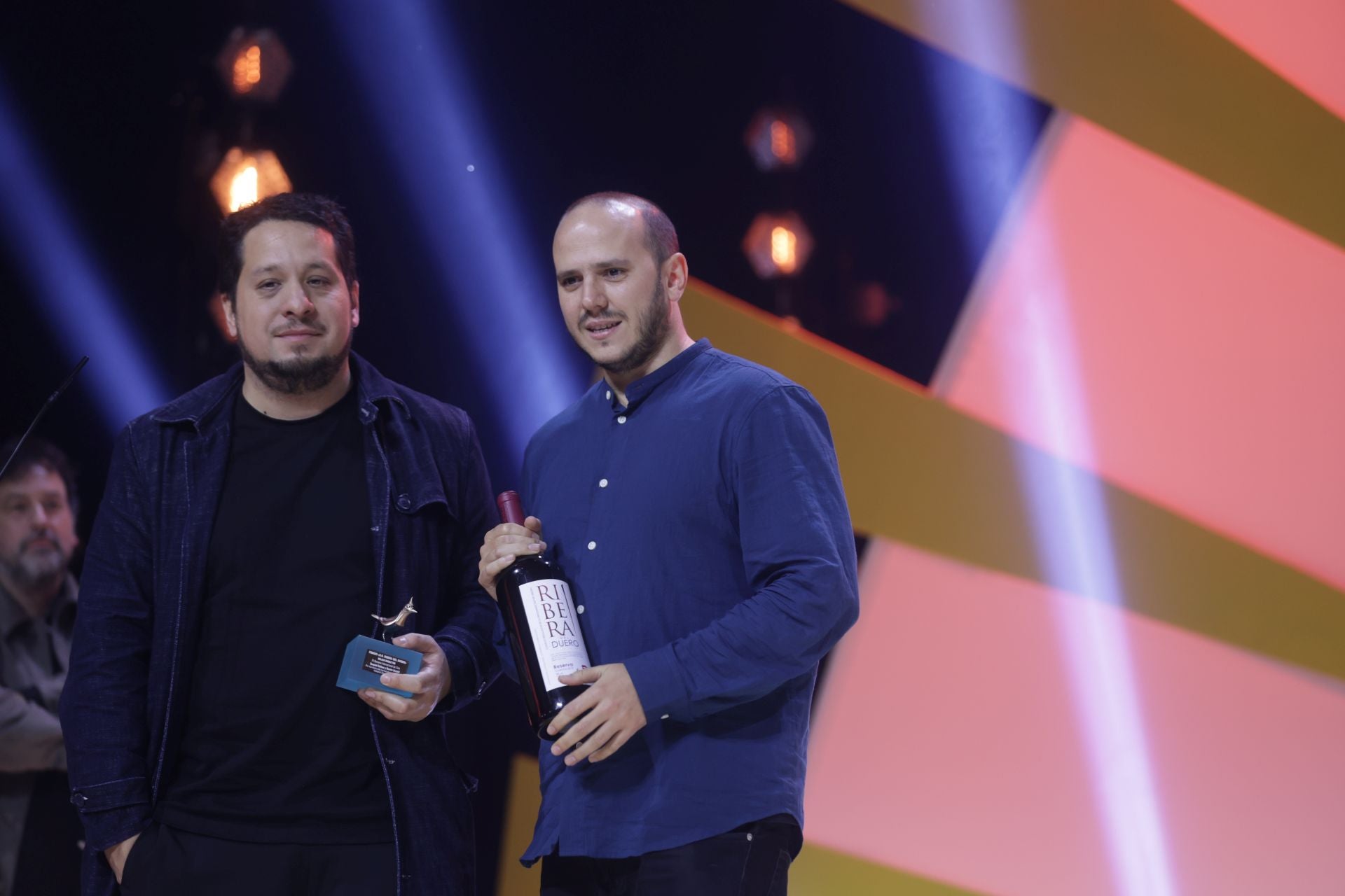 Los directores Ezequiel Salinas y Ramiro Sonzini recibieron el Premio a Mejor Director Ribera de Duero por su película 'La noche está marchándose ya'.