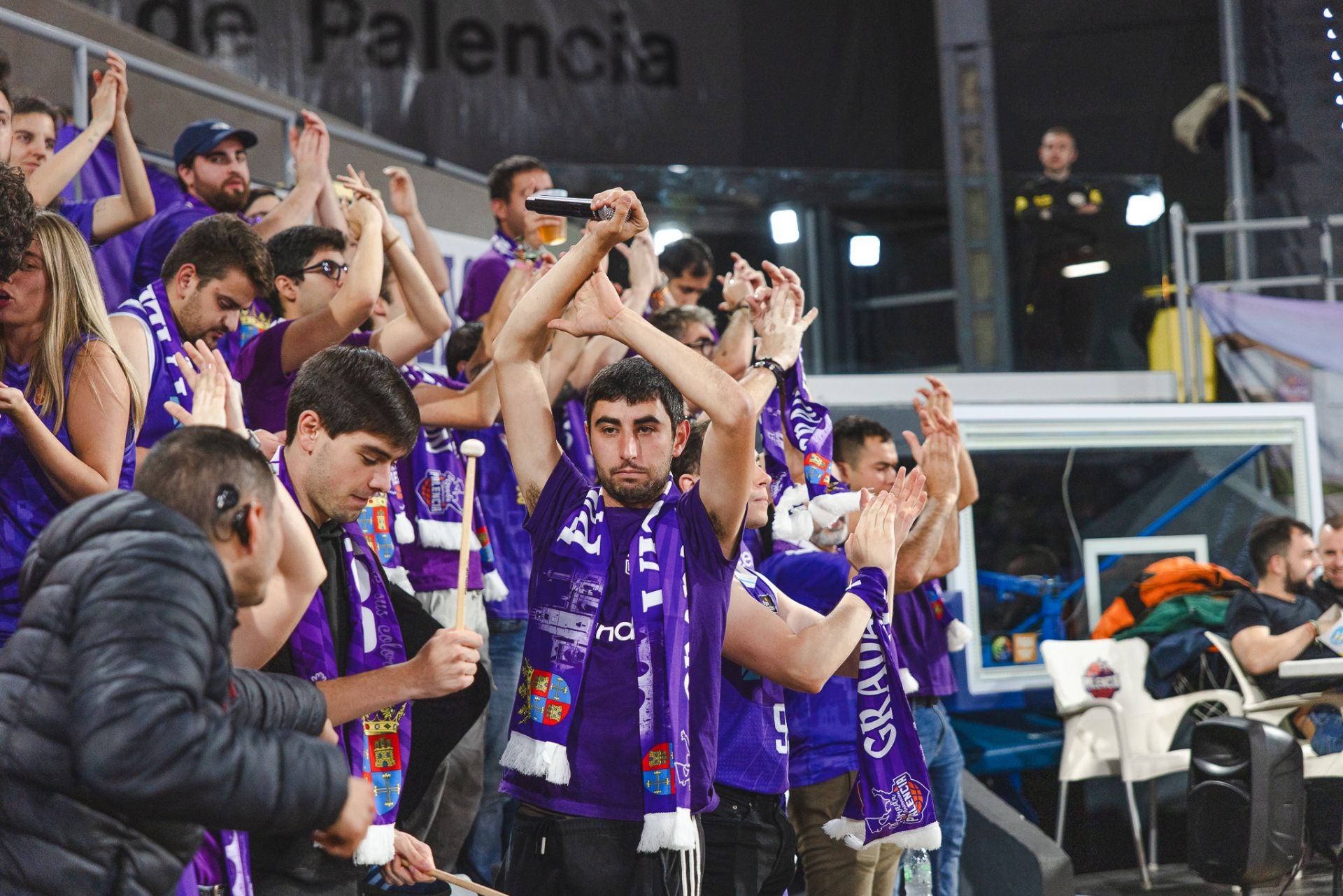 Búscate en las gradas del Súper Agropal Palencia-Alicante