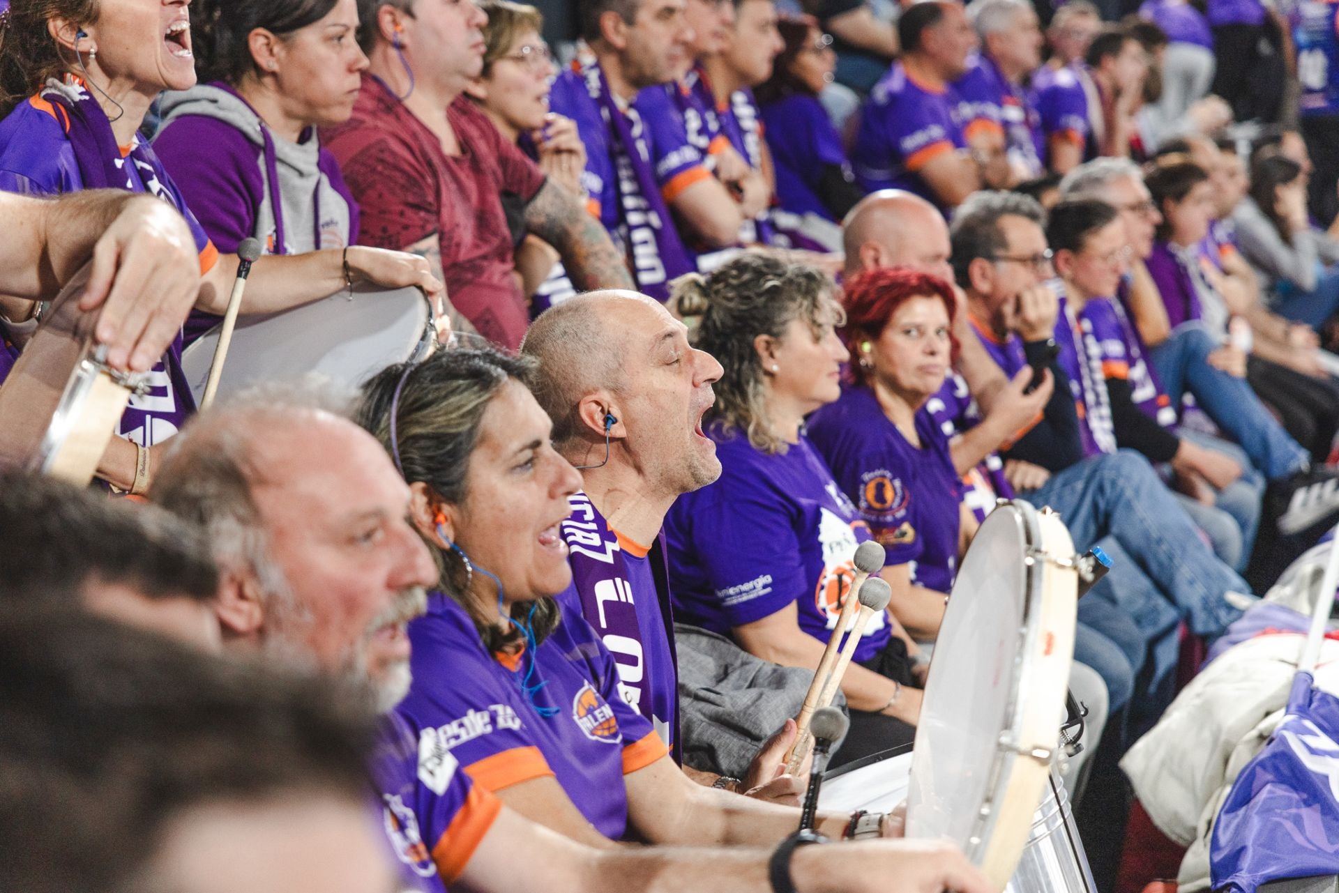 Búscate en las gradas del Súper Agropal Palencia-Alicante