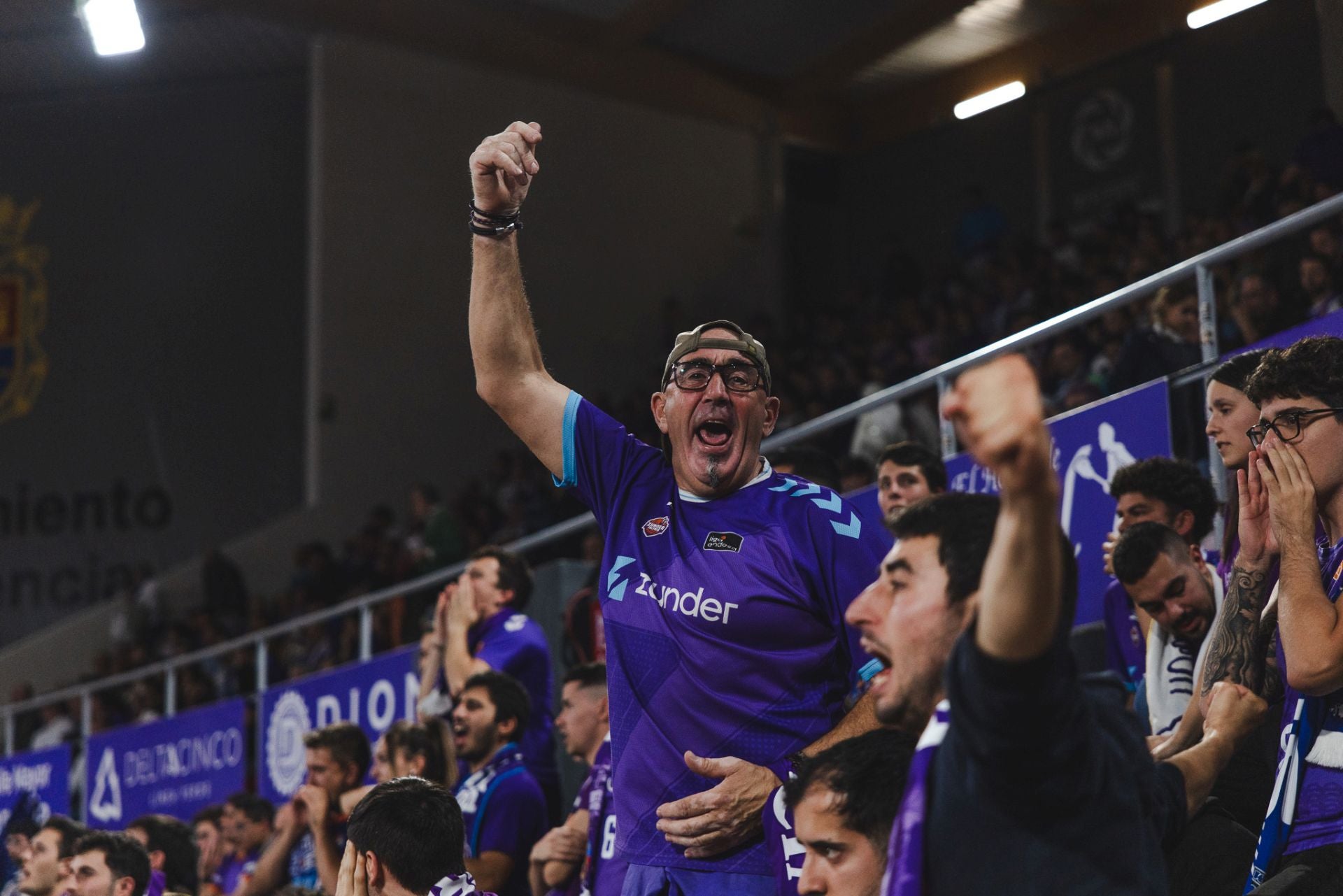 Búscate en las gradas del Súper Agropal Palencia-Alicante