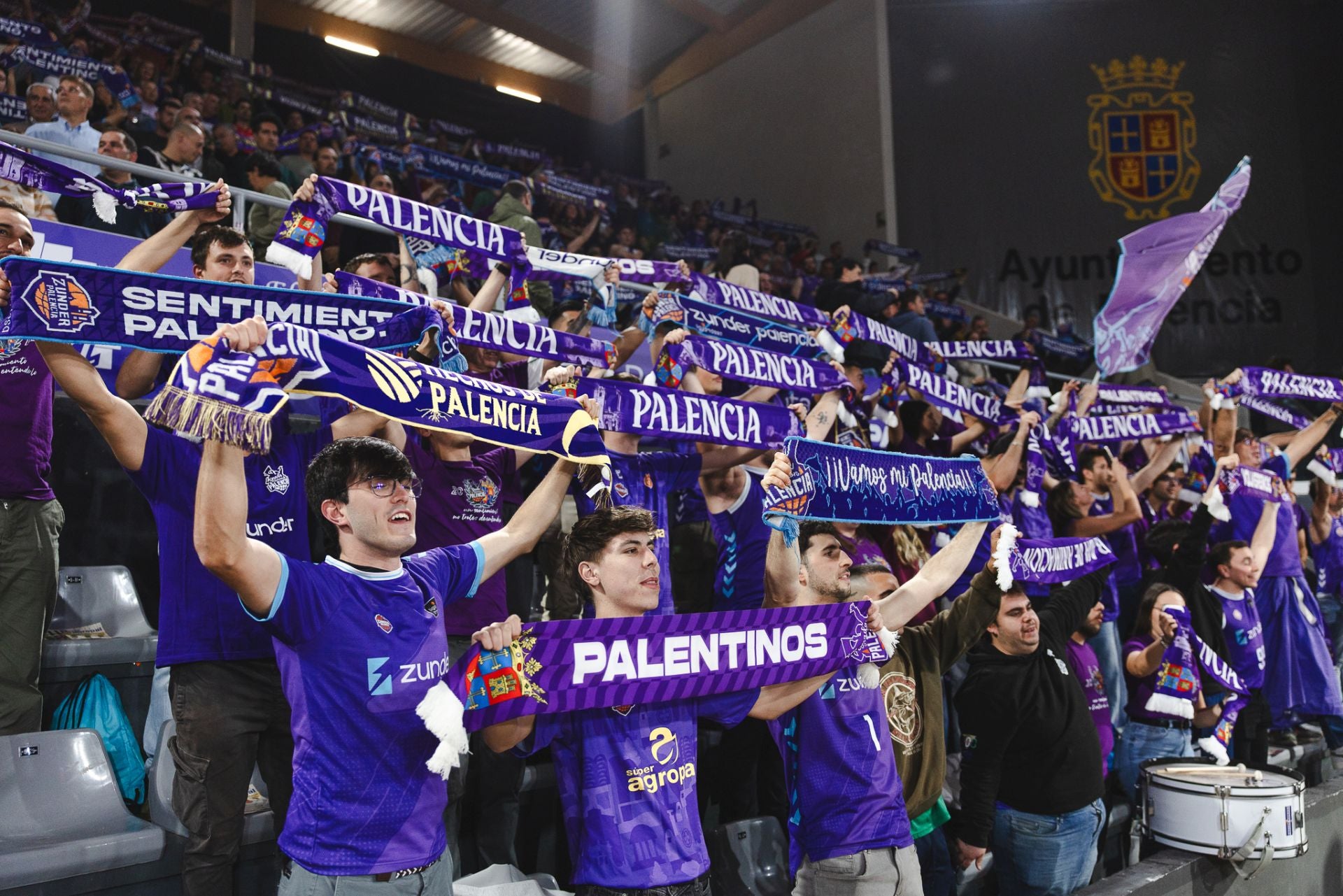 Búscate en las gradas del Súper Agropal Palencia-Alicante