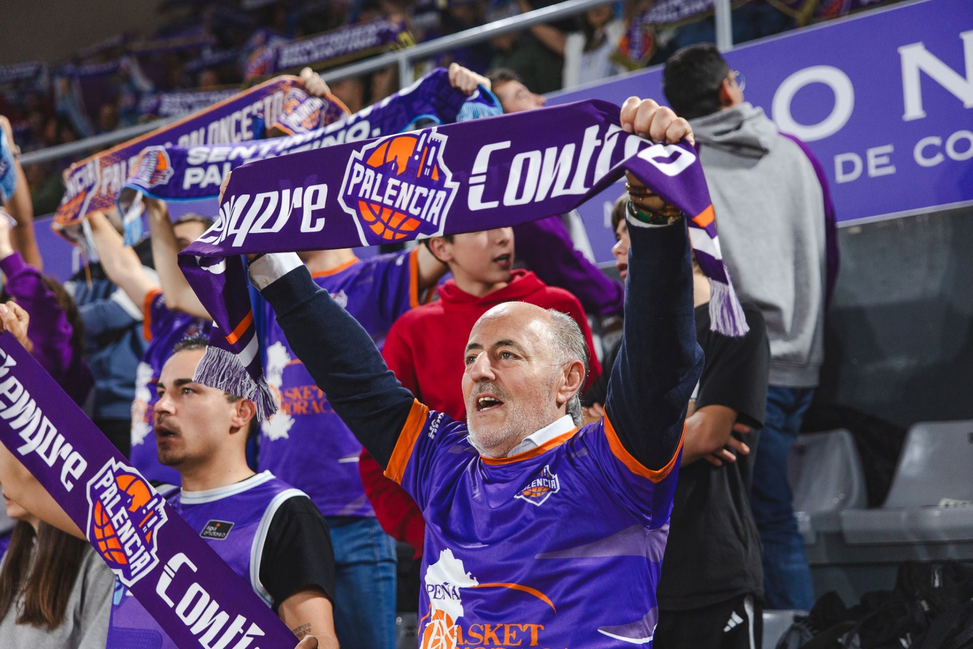 Búscate en las gradas del Súper Agropal Palencia-Alicante