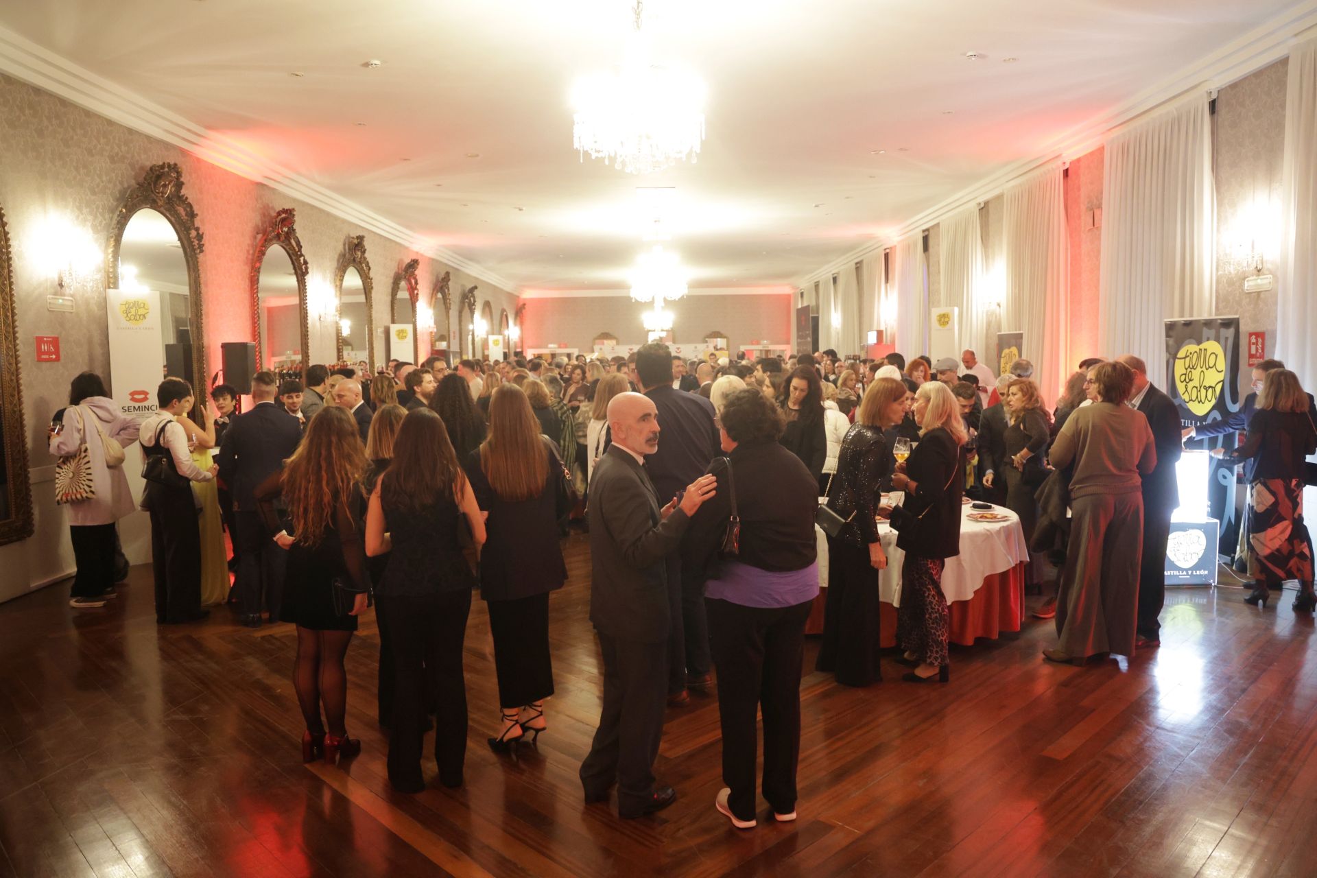 Cóctel de clausura de la 70 Seminci en el Salón de los Espejos del Teatro Calderón