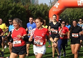 Los corredores toman la salida en el cros de Palencia.
