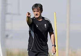 Pacheta, durante un entrenamiento con el Granada.
