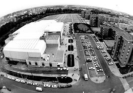 Vista panorámica del polideportivo Pisuerga tomada en 1985, con la cubierta que tantos problemas ha dado desde su inauguración.