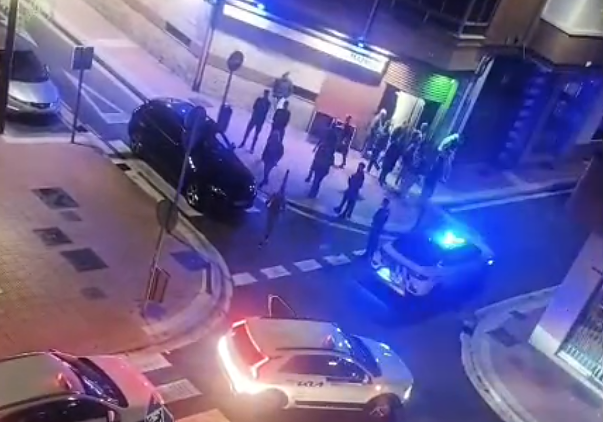 El incidente se registro en torno a las dos de la mañana en las inmediaciones de la calle Carmelo, frente a un club de ocio nocturno.