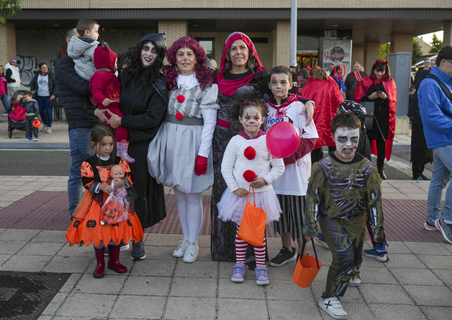 En imágenes el desfile de Halloween en Los Santos Pilarica