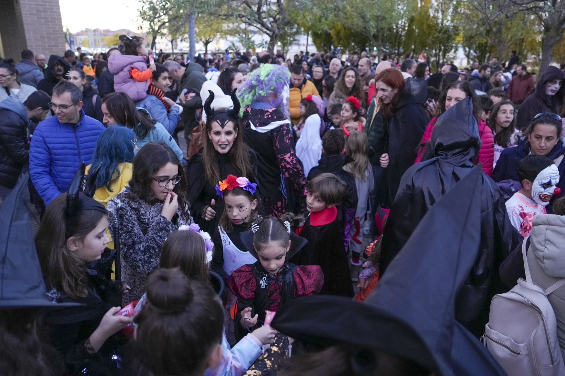 En imágenes el desfile de Halloween en Los Santos Pilarica