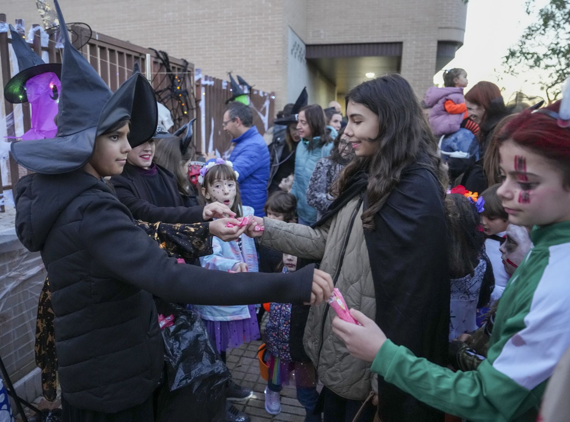 En imágenes el desfile de Halloween en Los Santos Pilarica