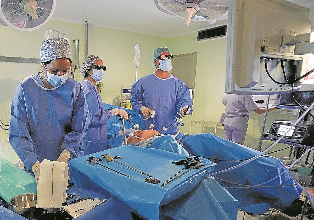 Operación de vejiga por laparoscopia en el Hospital Río Carrión de Palencia, en una imagen de archivo.