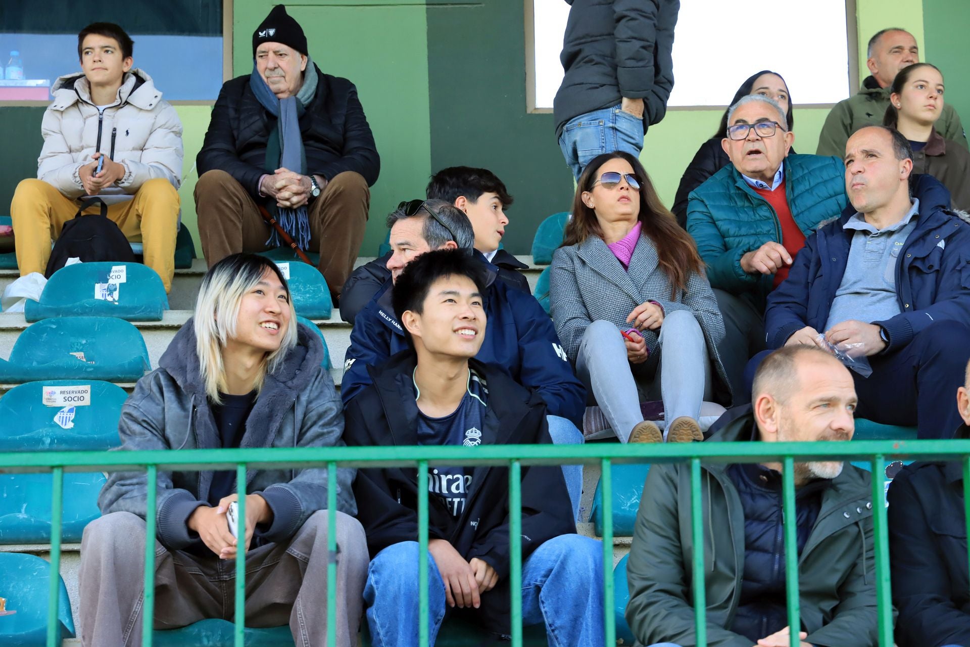 Búscate en las gradas de La Albuera durante el partido de la Segoviana