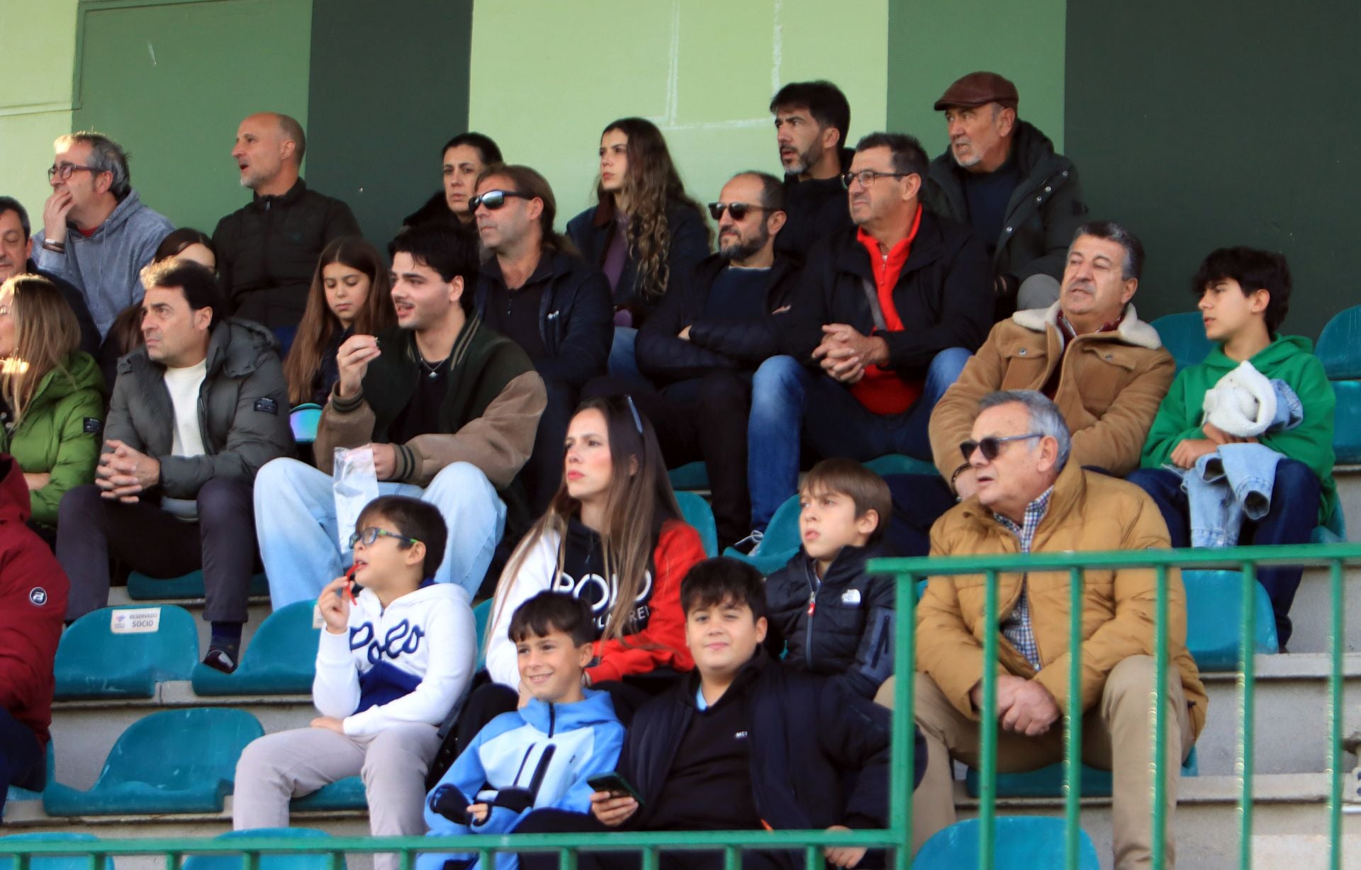 Búscate en las gradas de La Albuera durante el partido de la Segoviana