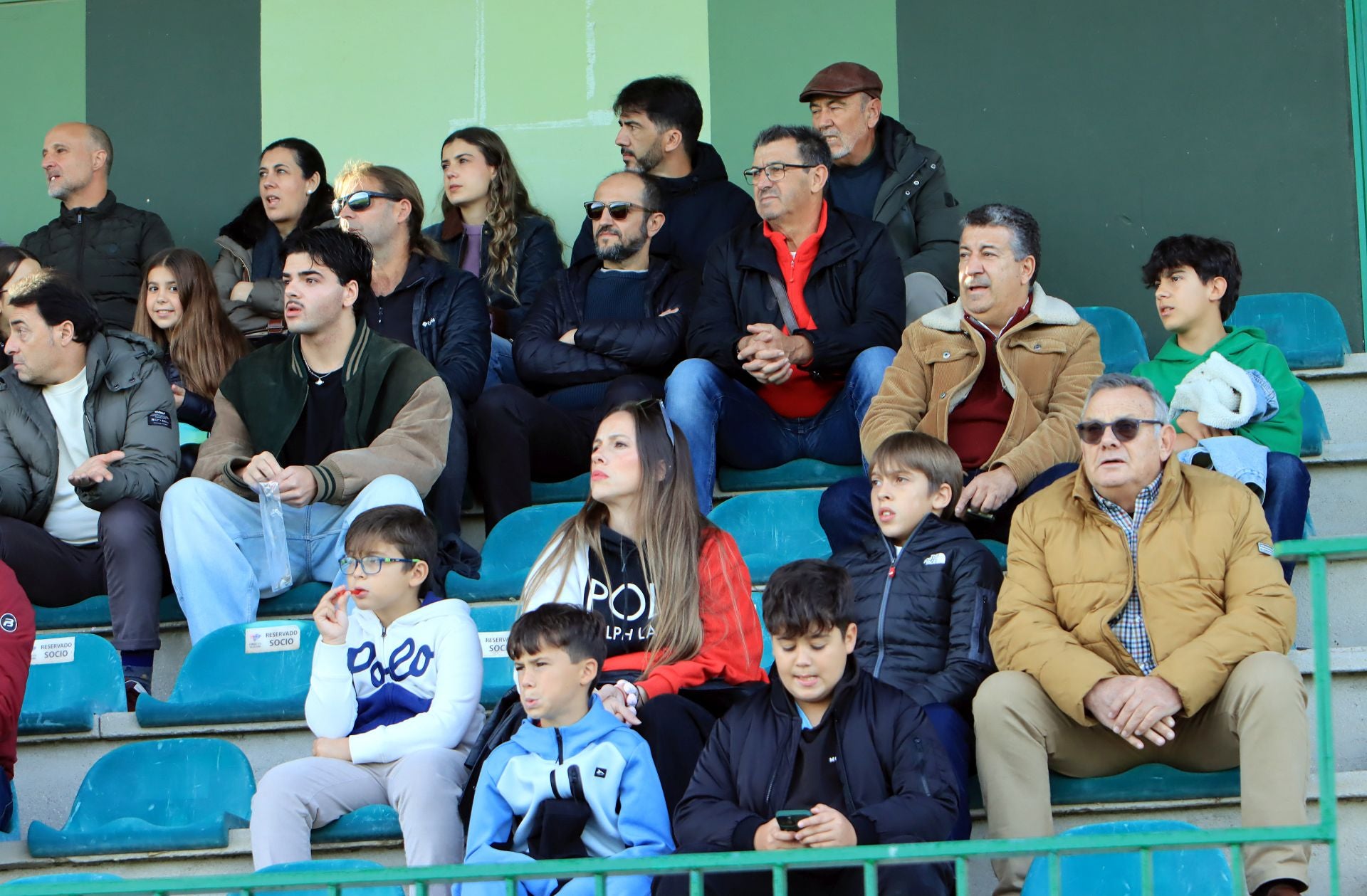 Búscate en las gradas de La Albuera durante el partido de la Segoviana
