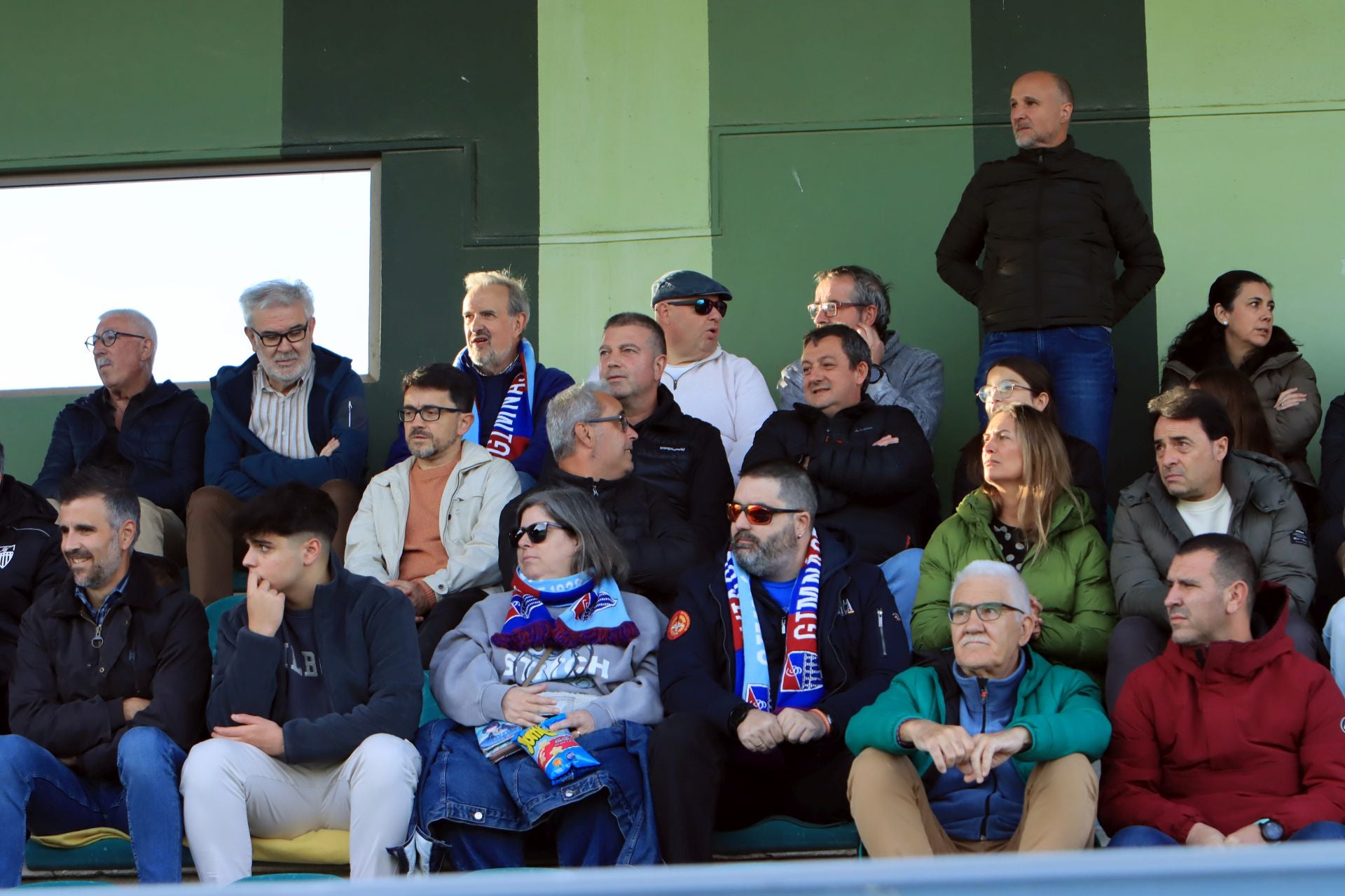 Búscate en las gradas de La Albuera durante el partido de la Segoviana