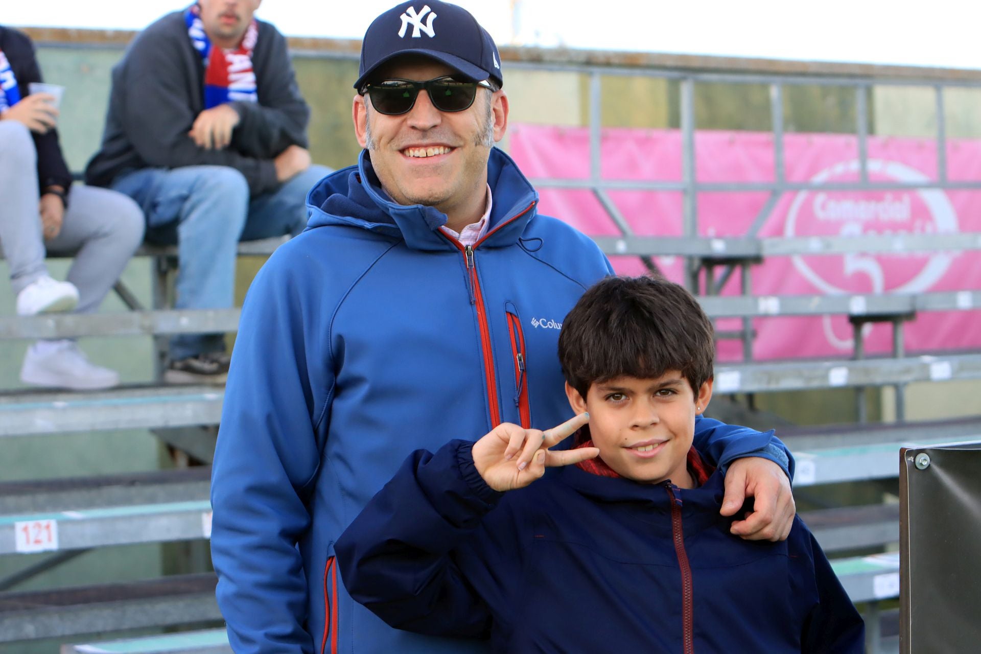 Búscate en las gradas de La Albuera durante el partido de la Segoviana