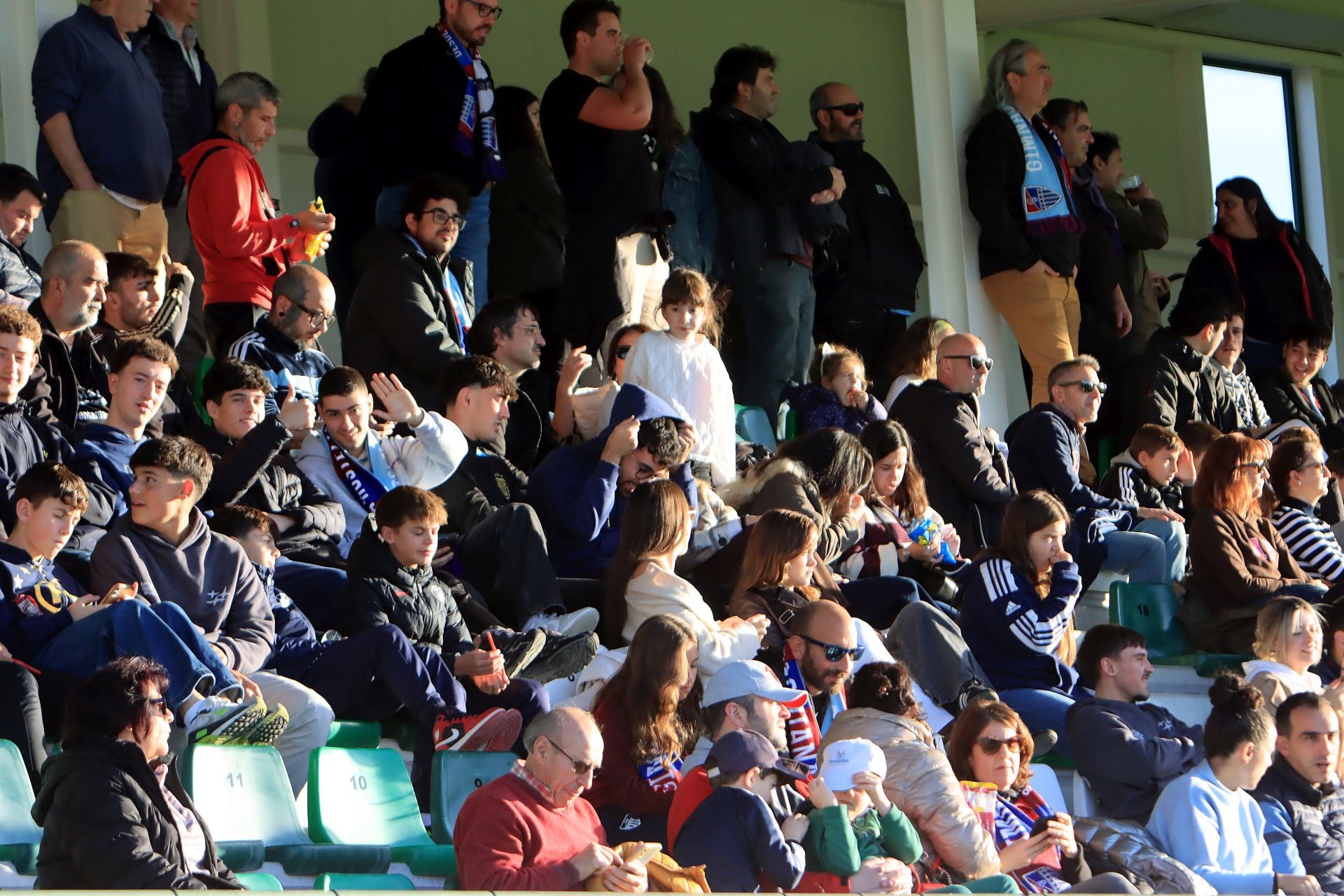 Búscate en las gradas de La Albuera durante el partido de la Segoviana