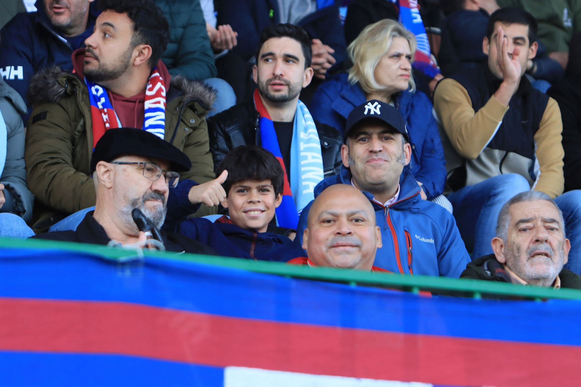 Búscate en las gradas de La Albuera durante el partido de la Segoviana