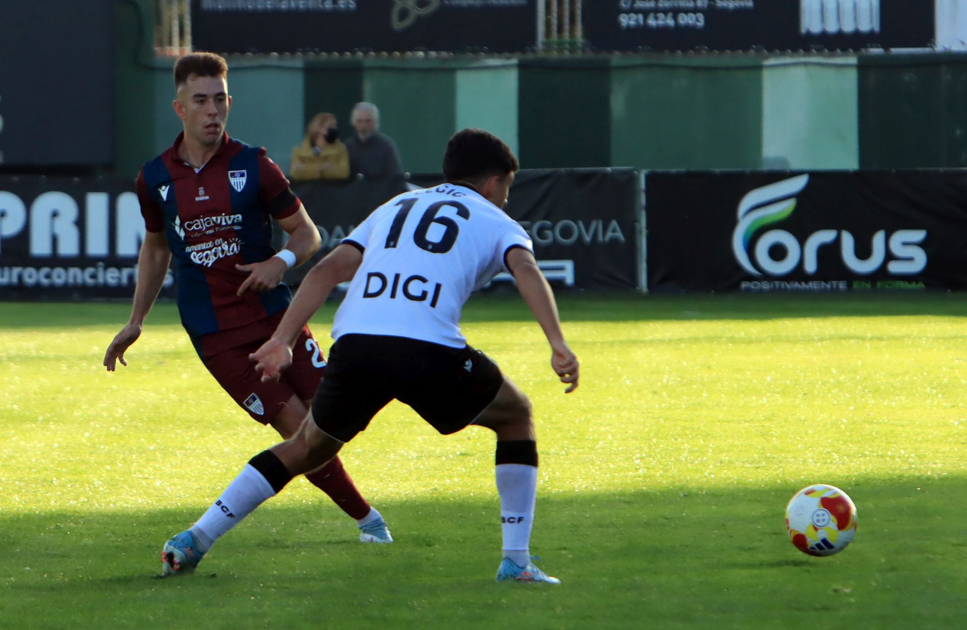 Fotos del partido entre la Segoviana y el Burgos Promesas