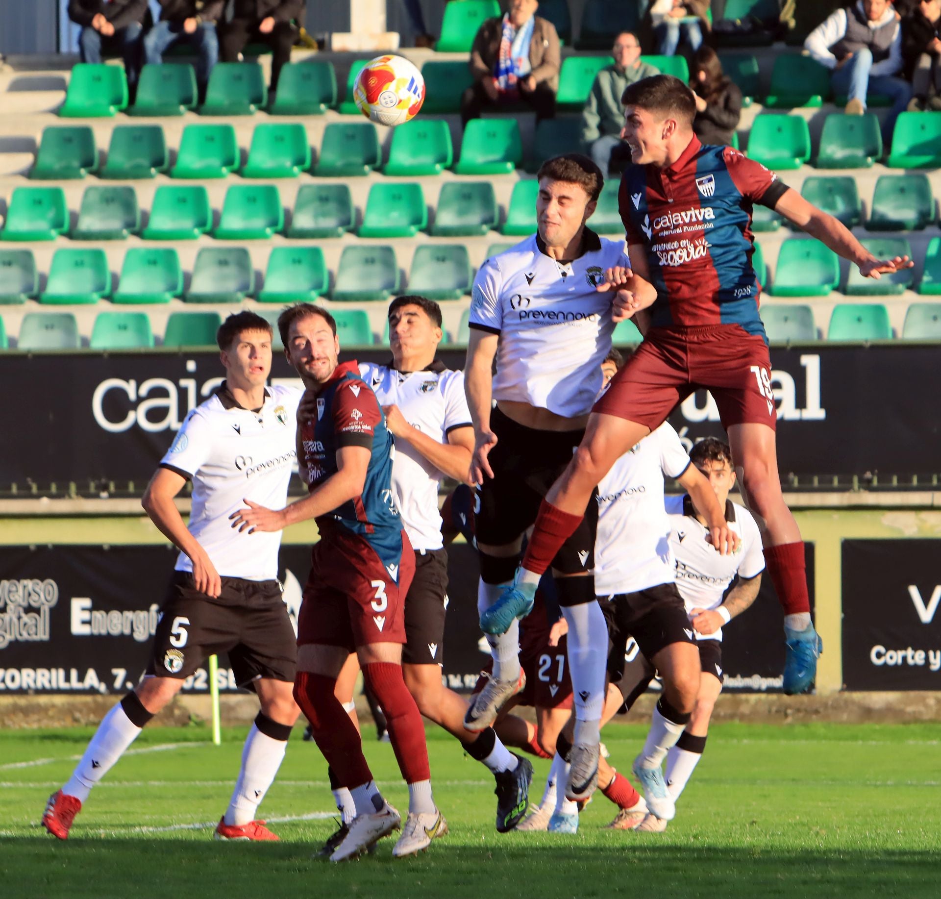 Fotos del partido entre la Segoviana y el Burgos Promesas