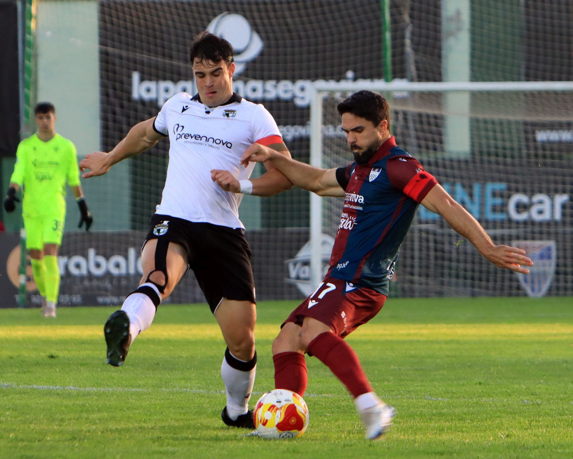 Fotos del partido entre la Segoviana y el Burgos Promesas