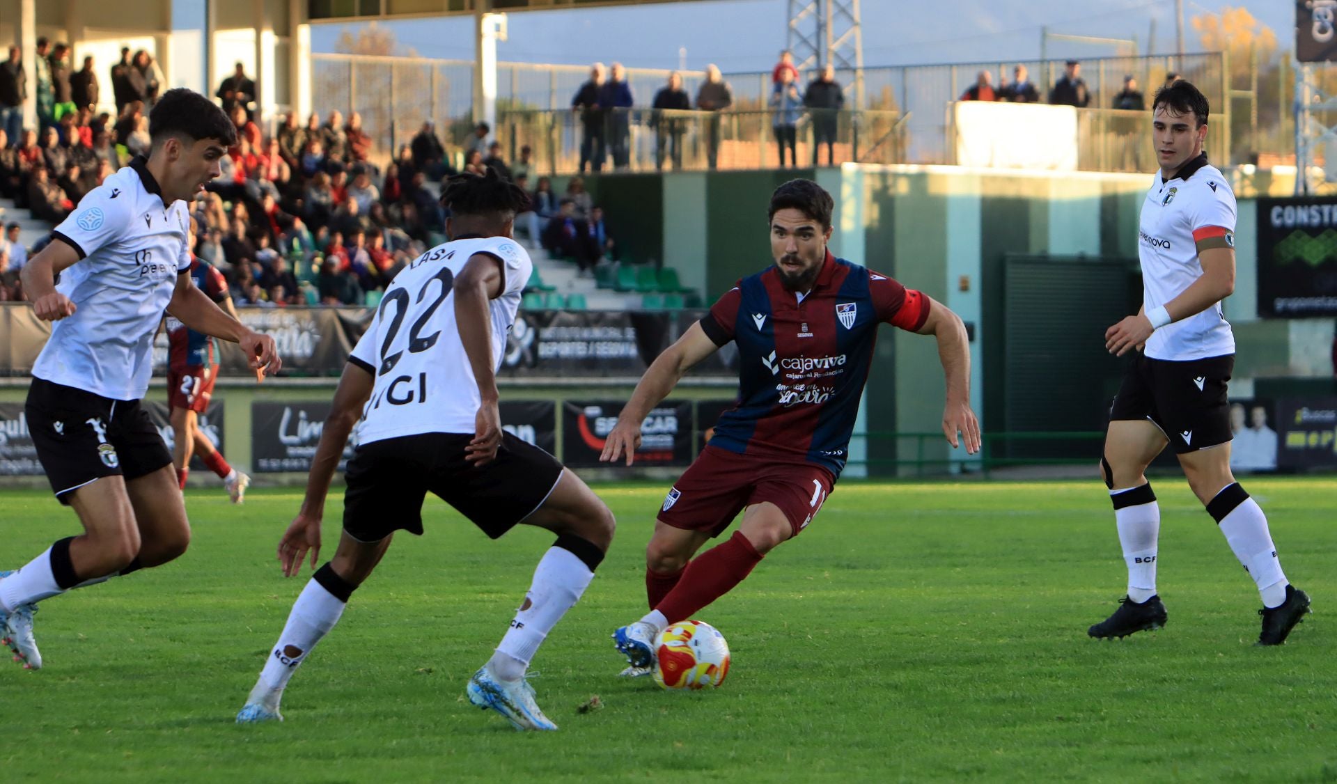 Fotos del partido entre la Segoviana y el Burgos Promesas