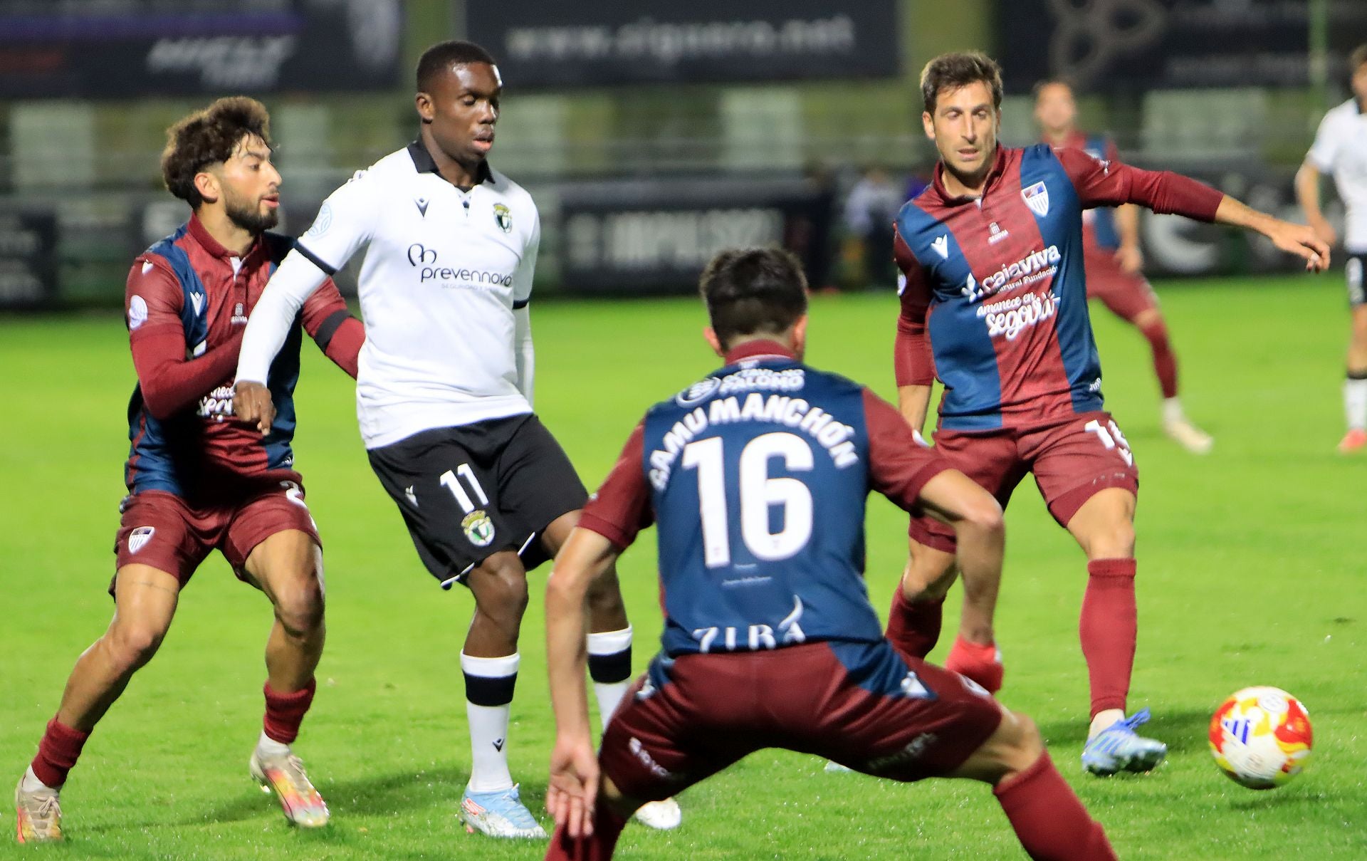 Fotos del partido entre la Segoviana y el Burgos Promesas