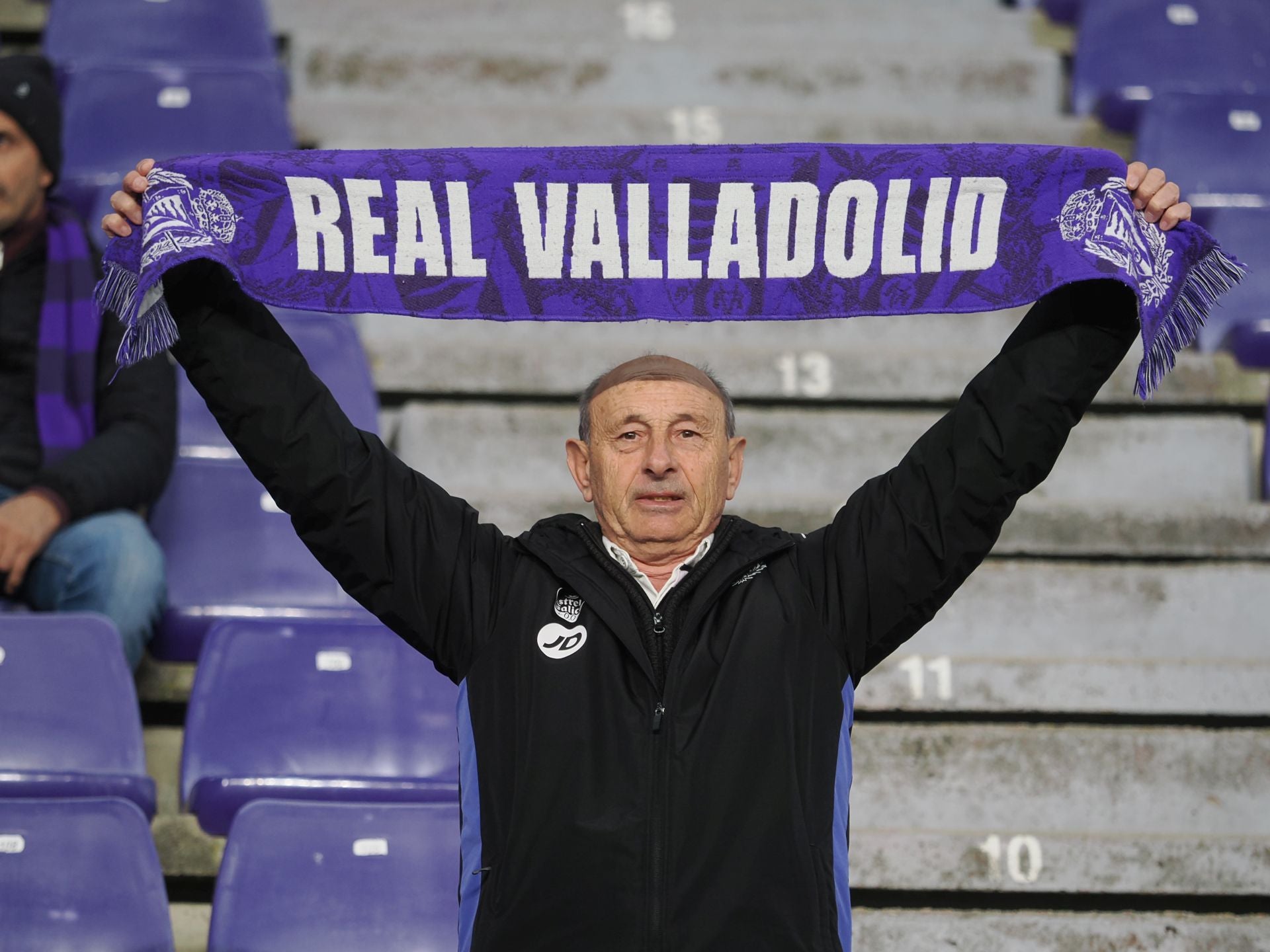 Búscate en la grada del estadio José Zorrilla (1/4)