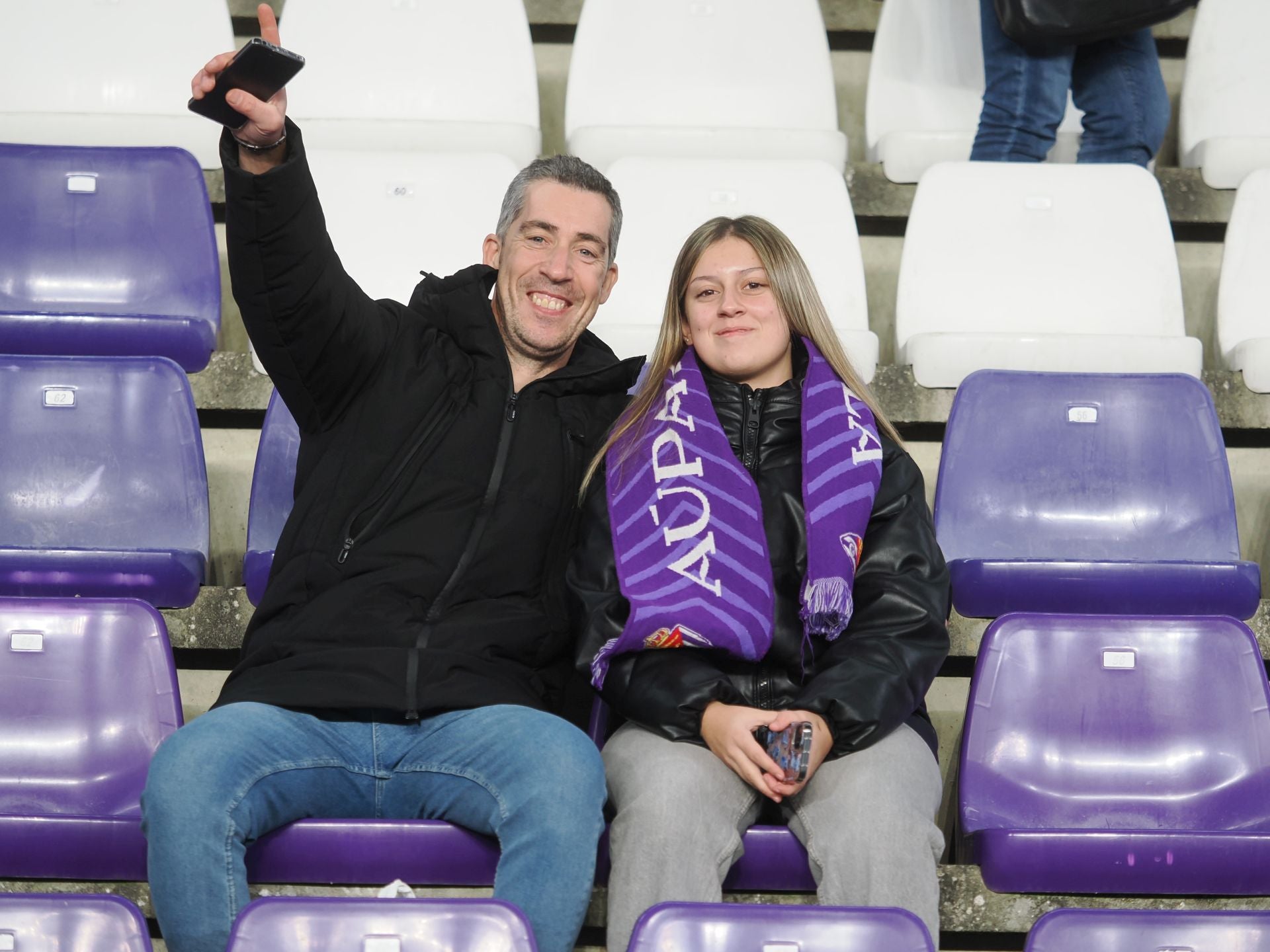 Búscate en la grada del estadio José Zorrilla (1/4)
