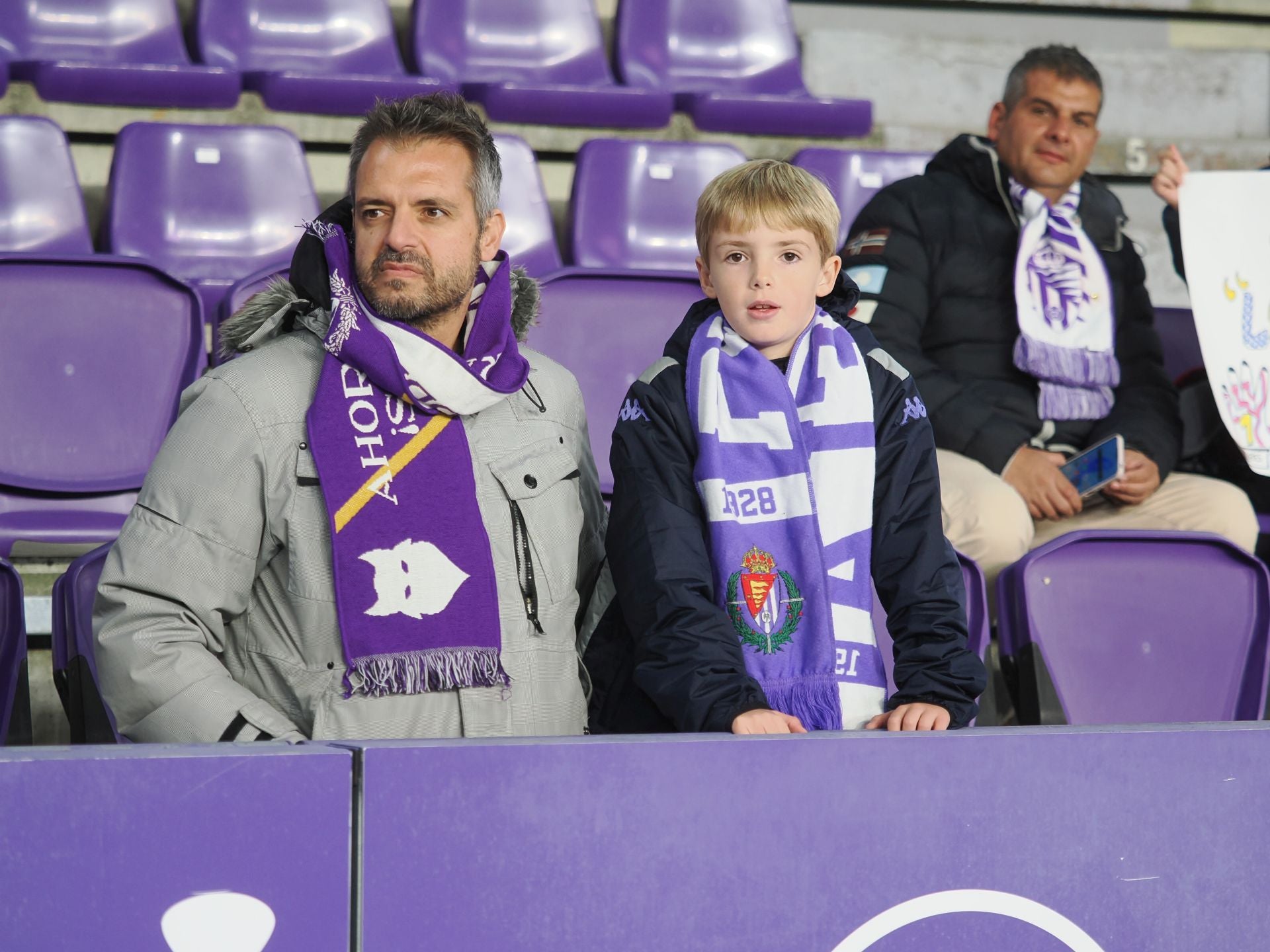 Búscate en la grada del estadio José Zorrilla (1/4)