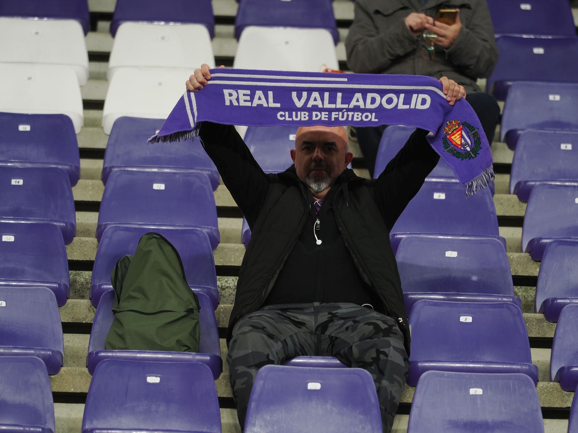 Búscate en la grada del estadio José Zorrilla (1/4)
