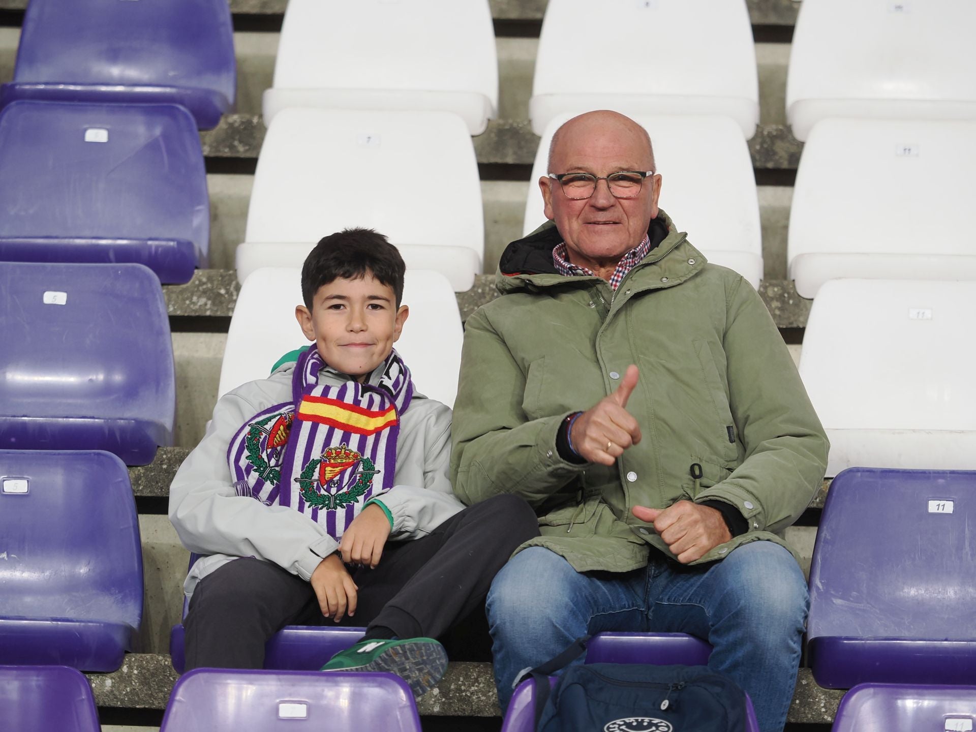 Búscate en la grada del estadio José Zorrilla (1/4)