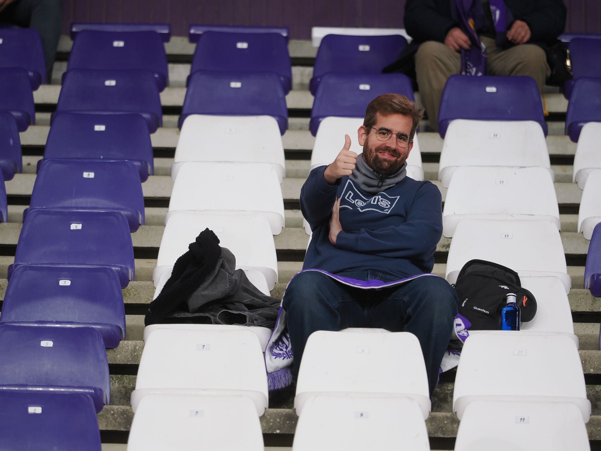 Búscate en la grada del estadio José Zorrilla (1/4)