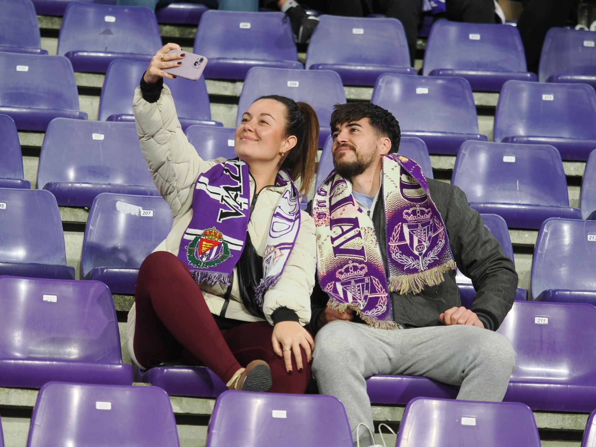 Búscate en la grada del estadio José Zorrilla (2/4)