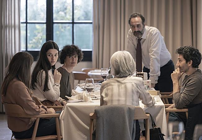 Fotograma de 'Los domingos', de Alauda Ruiz de Azúa.