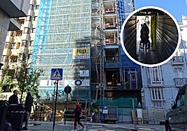 Los operarios trabajan en el vaciado del interior del antiguo hotel Felipe IV de la calle Gamazo. Arriba, en detalle, el 'túnel' para peatones ante su fachada.