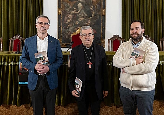 Óscar Agüera, ecónomo de la Archidiócesis de Valladolid; Luis Argüello, arzobispo de Valladolid y Juan Carlos Álvarez, delegado de patrimonio y obras de la Archidiócesis.