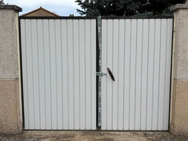 Encuentran el cadáver de un hombre con los genitales desmembrados en un pueblo de León