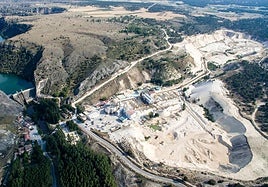 Vista aérea del yacimiento de arenas feldespáticas situado en Burgomillodo, perteneciente a Carrascal del Río.