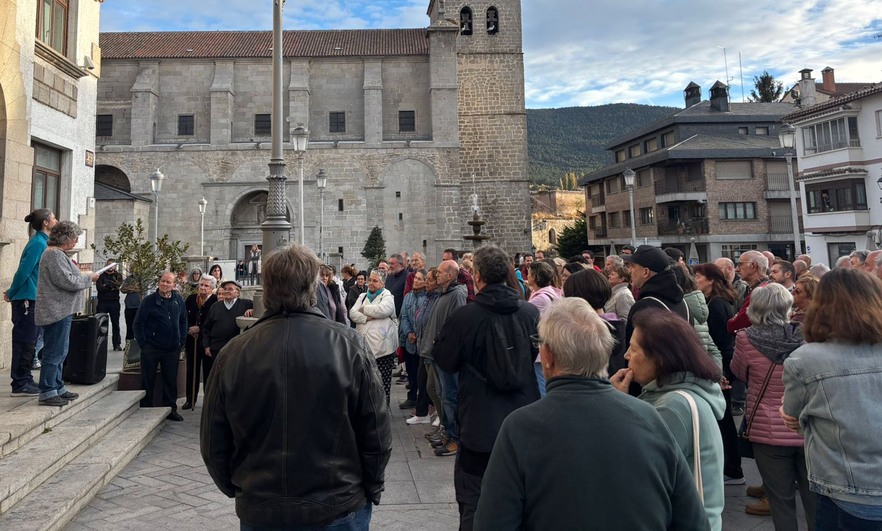 Protesta en El Espinar contra el cambio en la gestión del agua.