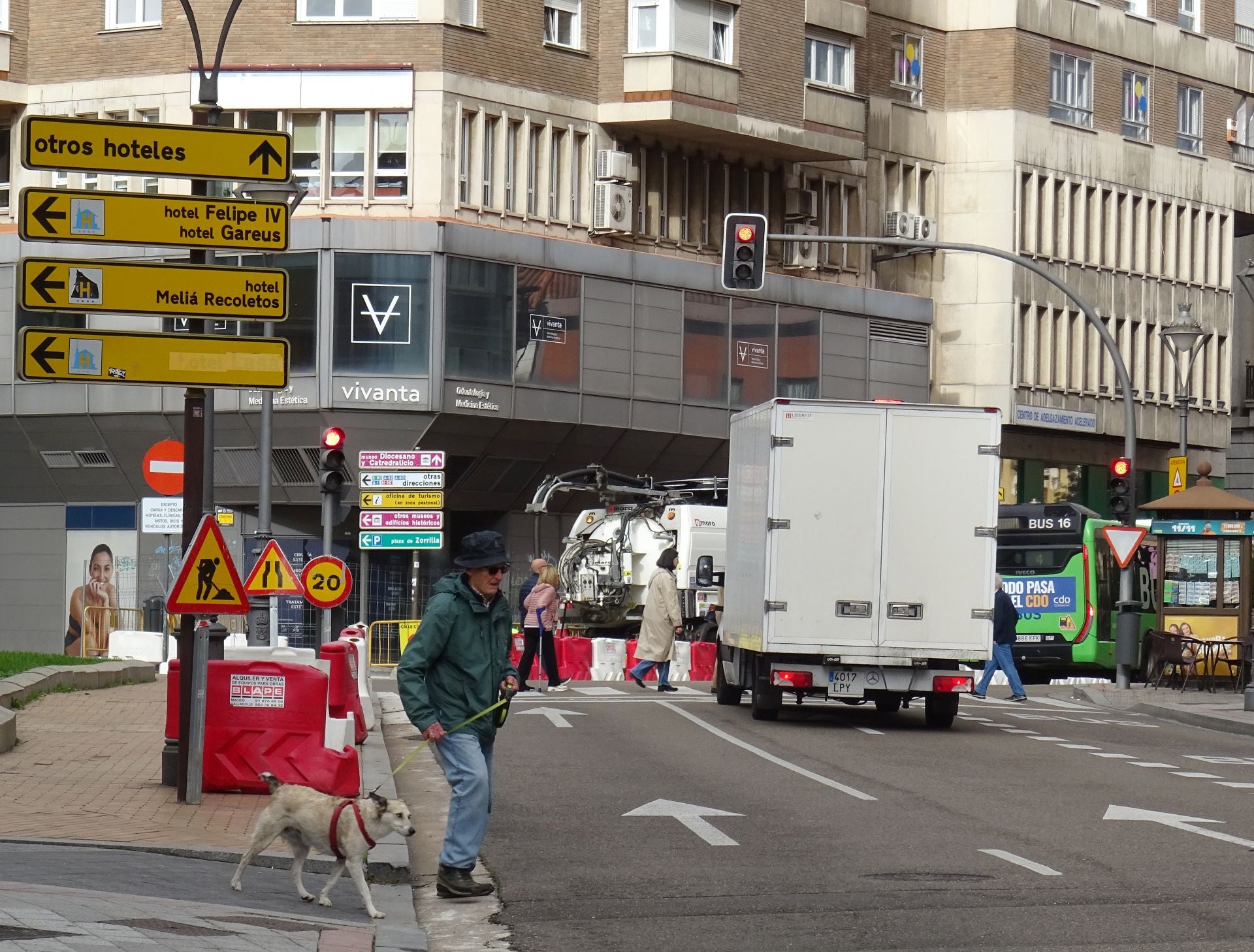 Las imágenes de las obras de Aquavall y los cortes en la calle Estación y Vía