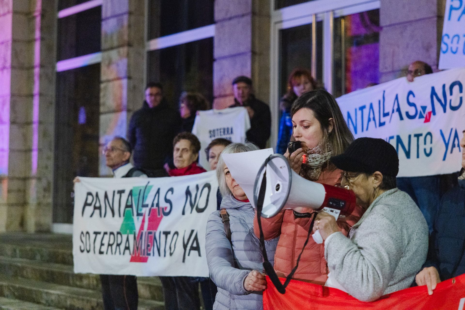 Palencia sale a la calle para protestar por las pantallas acústicas