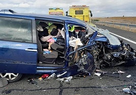 Estado en el que quedó el monovolumen tras el accidente.