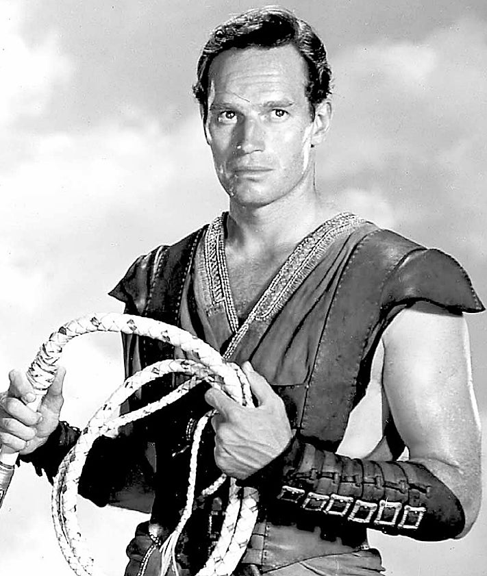 Imagen secundaria 2 - Arriba, Heston con el alcalde y sus respectivas esposas en Valladolid. Abajo, el actor con Antolín de Santiago Juárez y en 'Ben-Hur', película por la que recibió el Óscar.