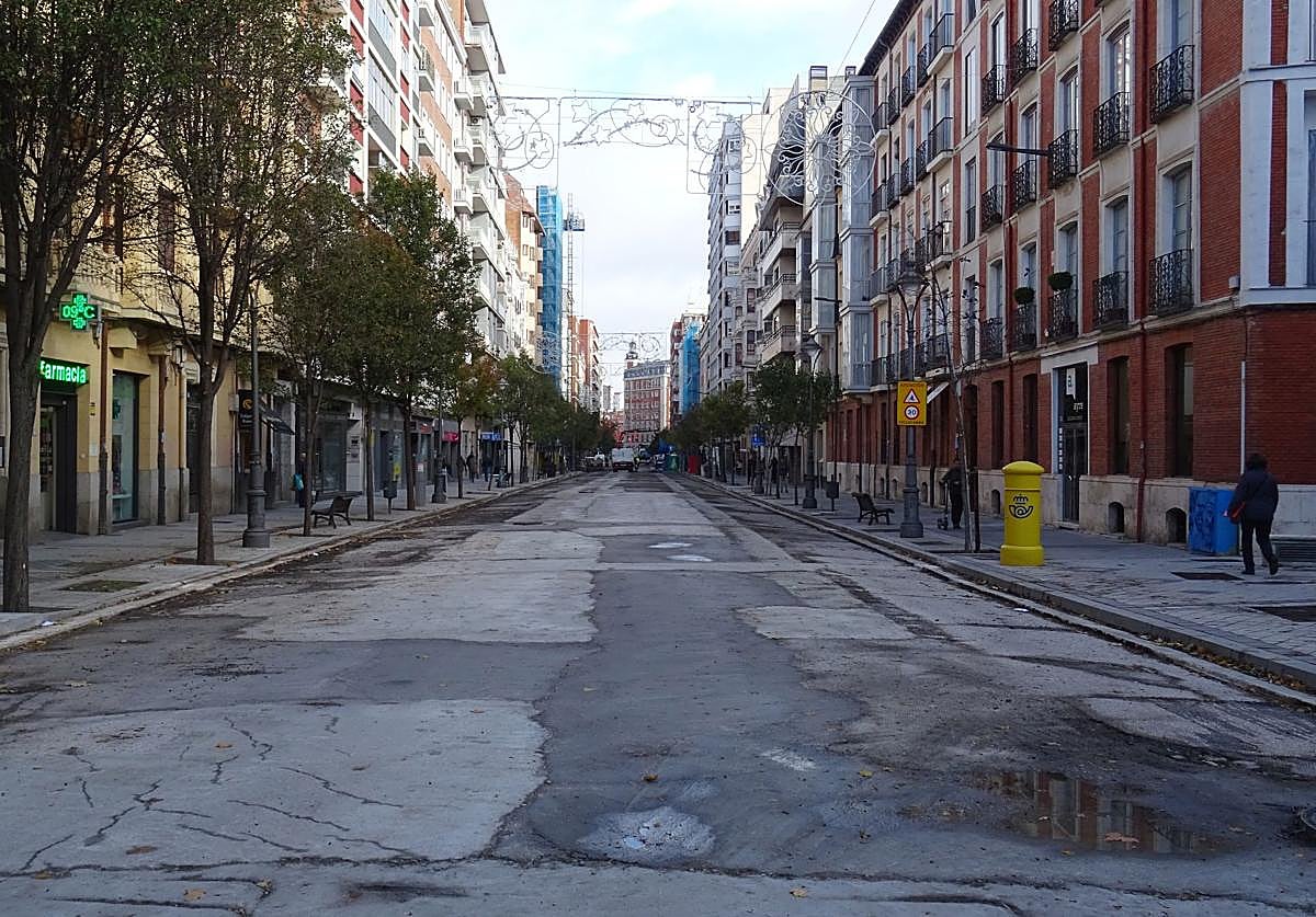La calzada fresada, y lista para ser asfaltada, de la calle Gamazo.