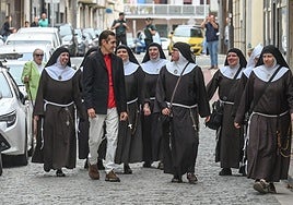 Imagen de archivo de las monjas cismáticas de Belorado llegando con su portavoz a los juzgados de Briviesca.
