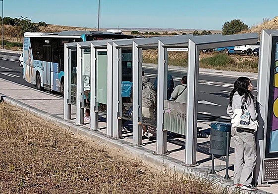 Nueva parada de autobús en el entorno del Hospital General de Segovia.