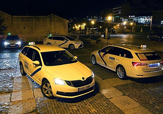 Parada de taxis en el entorno del Acueducto.