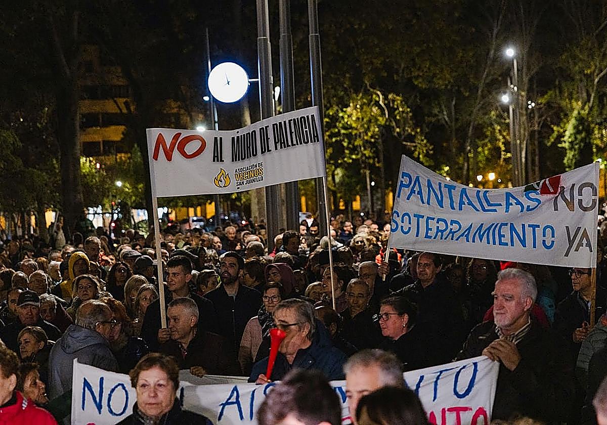 Cerca de tres mil palentinos se oponen a las pantallas acústicas de Adif y piden el soterramiento